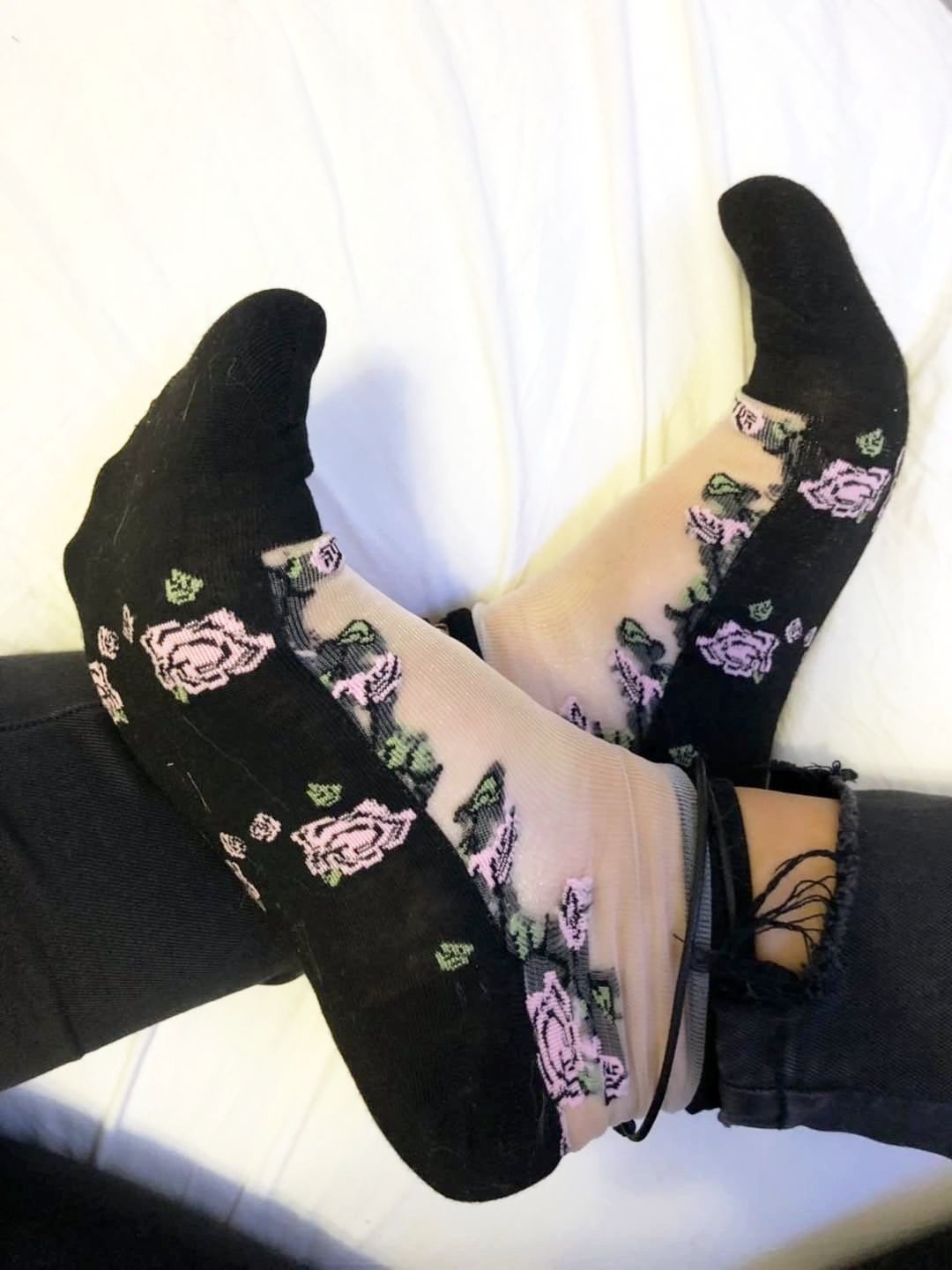 Pink Flowers Bunch Sheer Socks - Global Trendz Fashion®