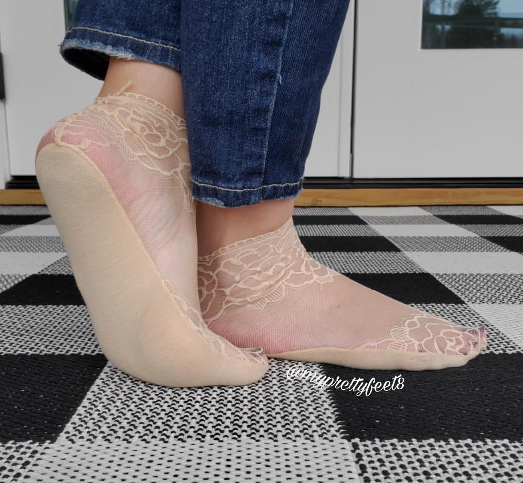 Beige Rose Ankle Sheer Socks