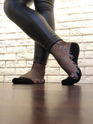 Curved Flowers Sheer Socks - Global Trendz Fashion®